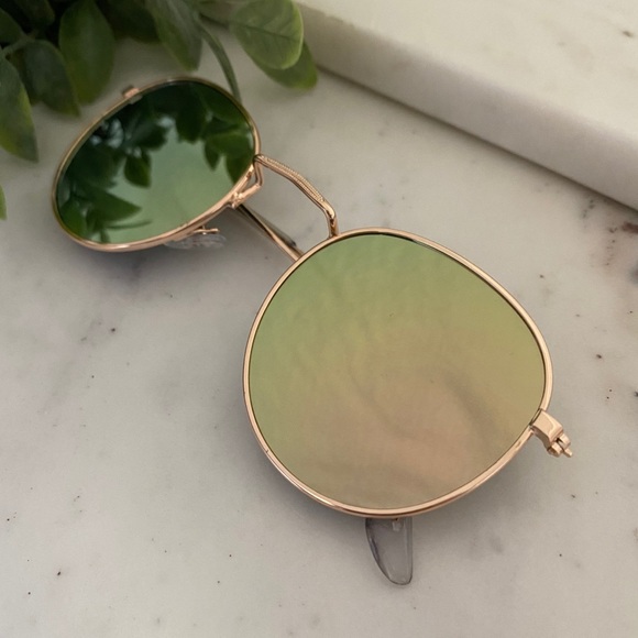 "Brooklyn" Sunglasses || Rose Gold Mirror Round - Picture 2 of 11